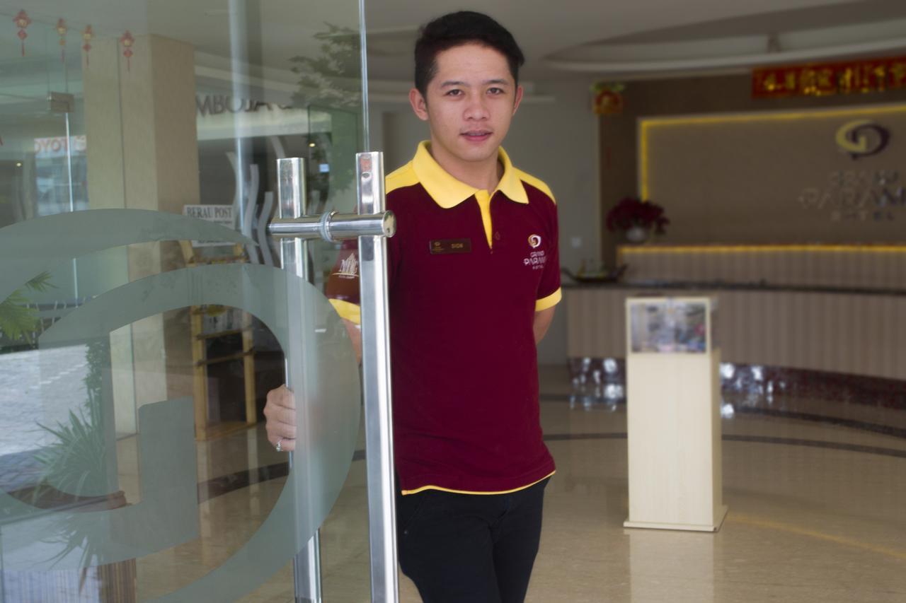 Grand Parama Hotel Tanjung Redep Exterior photo