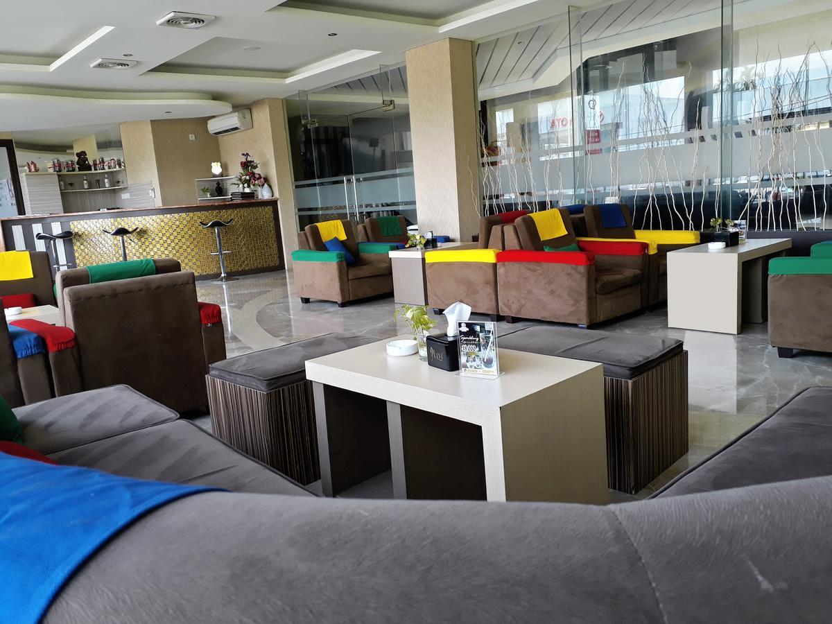 Grand Parama Hotel Tanjung Redep Exterior photo